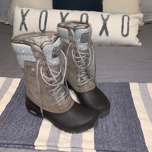 Womans North Face snow boots Shellista MId